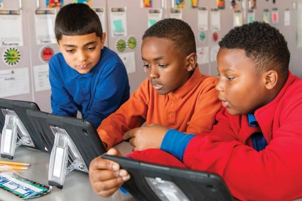 MHS Students using their Mobile Devices Together