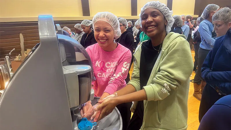 MHS students volunteering