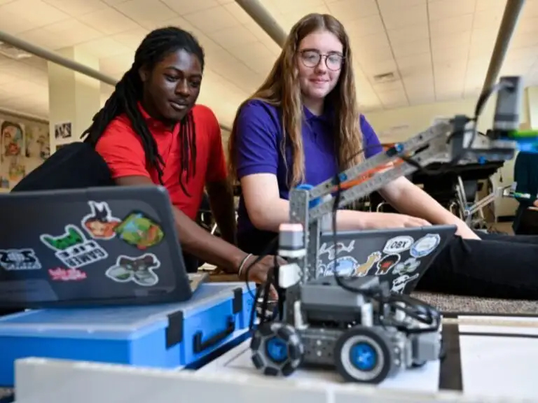 computer tech students assembling robots