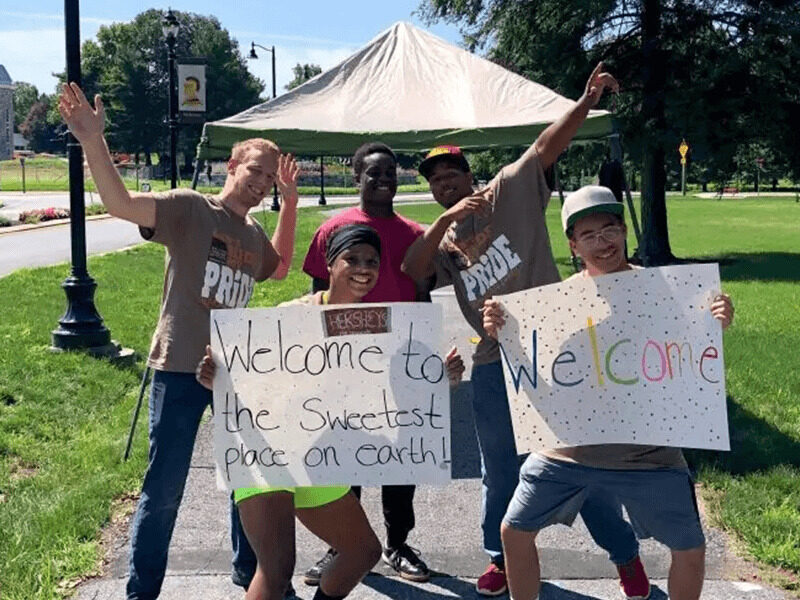 MHS students welcome new students to campus.