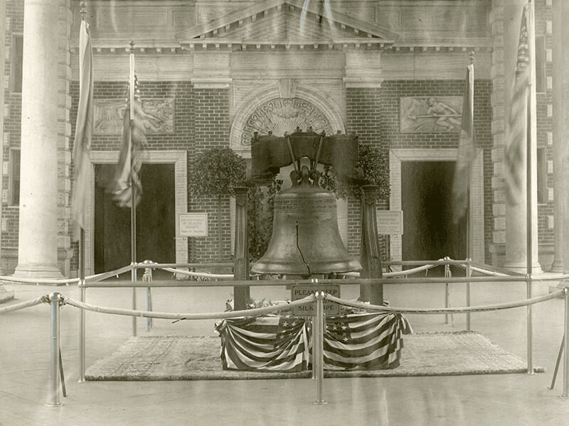 The Liberty Bell in the loggia of the Pennsylvania Building