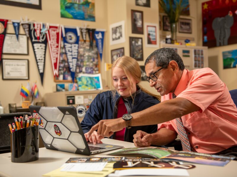 graduate programs for success helps a student apply to college